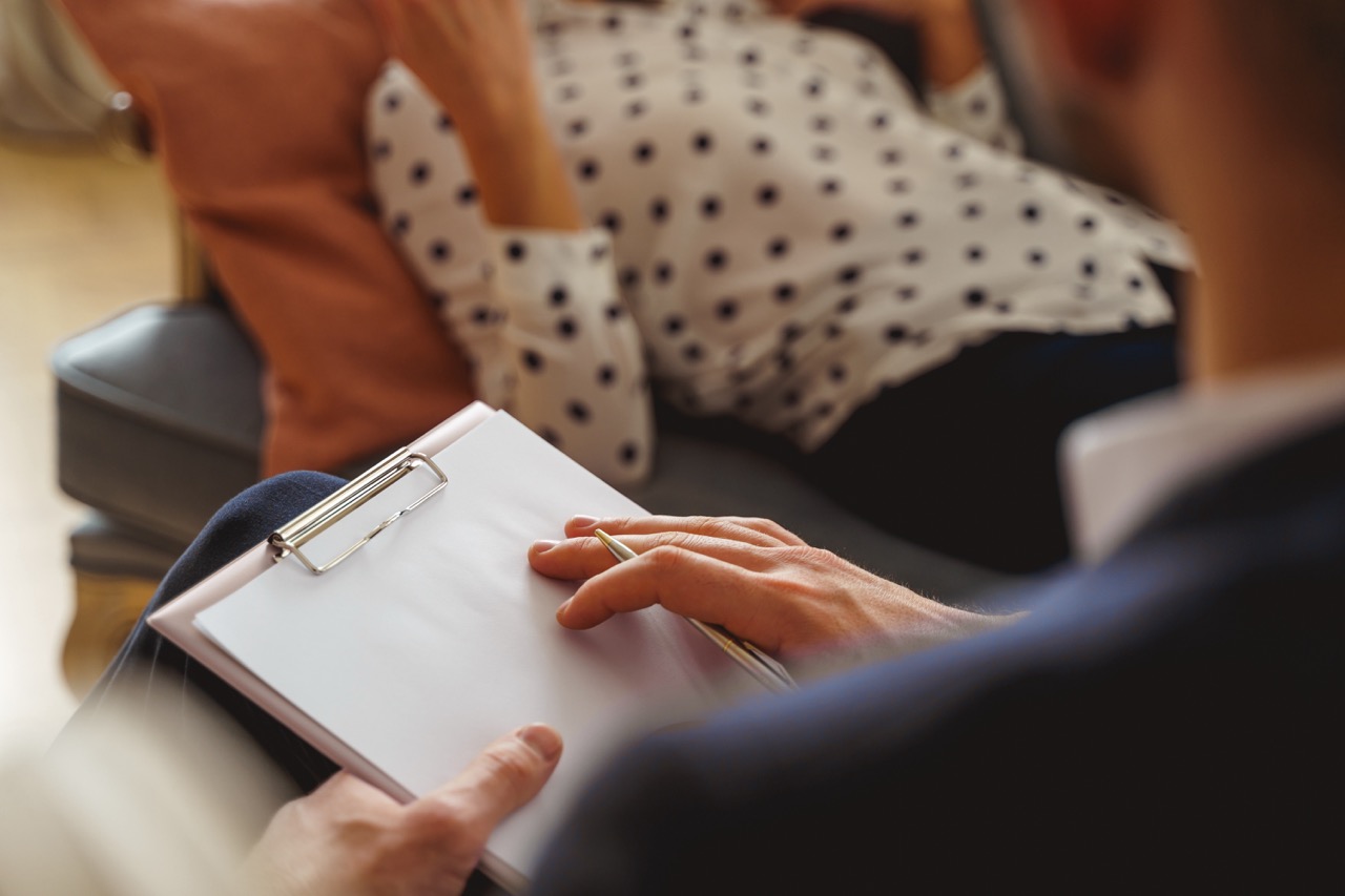 Woman lying on the couch at the therapy session